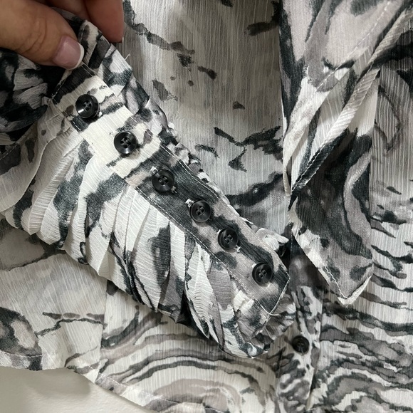 *DEBBIE SHUCHAT ULTRA FEMININE TIE FRONT BLOUSE - Picture 8 of 10